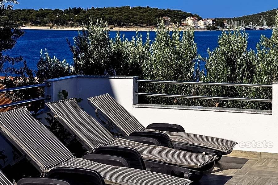 Apartmanska kuća, 2. red do mora, na prodaju