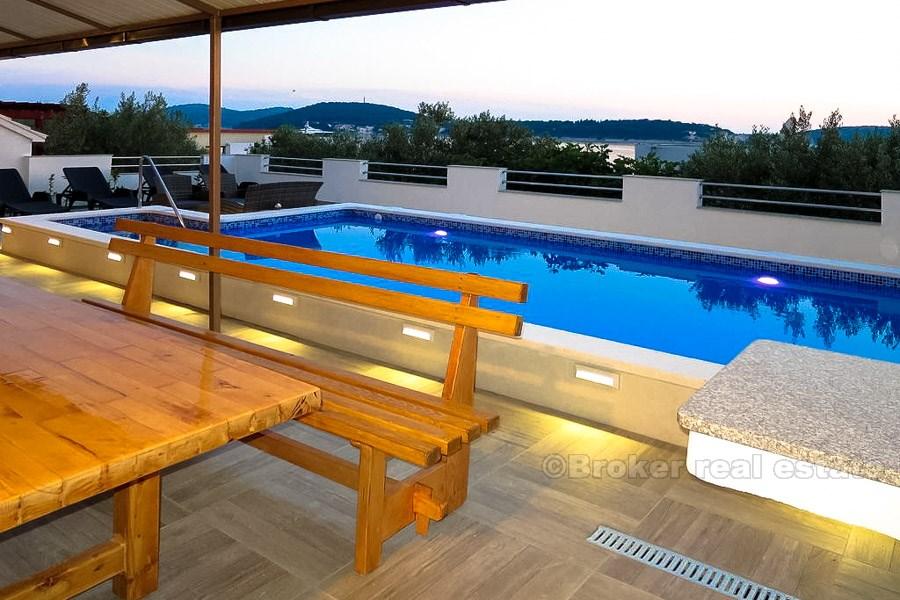 Apartmánový dům, 2. řádek, k prodeji