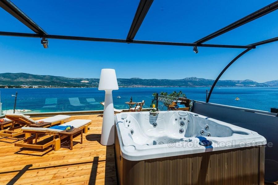 Villa vicino al mare, su 2 piani, in vendita