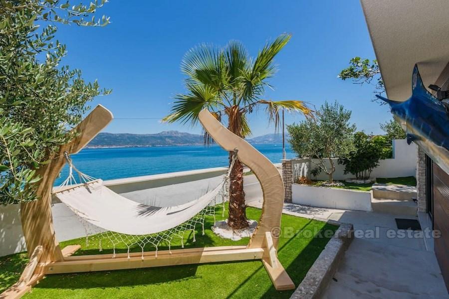 Villa vicino al mare, su 2 piani, in vendita