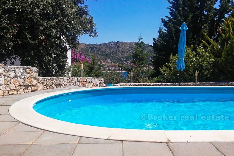 Appartement meublé avec piscine, à vendre