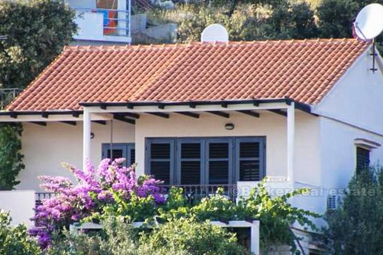Maison de famille dans la deuxième rangée de la mer, à vendre