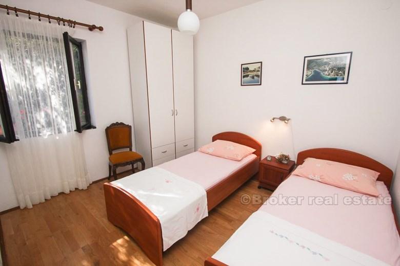 Familiehus i andre rad til sjø, til salgs