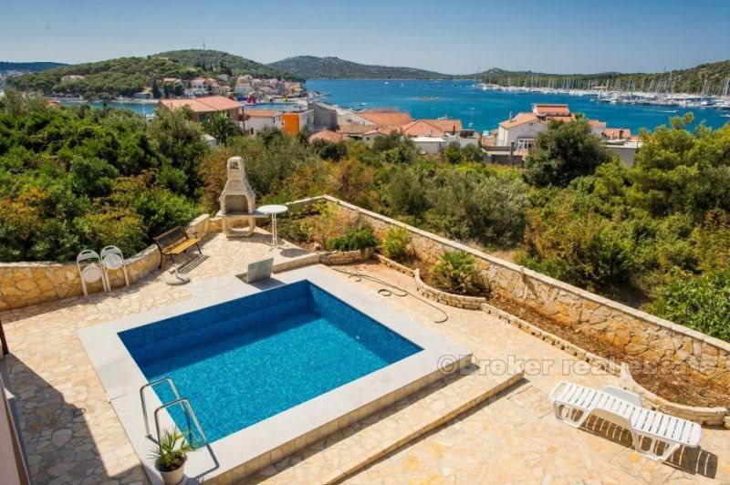 Prekrasna i luksuzna vila 200m od mora, na prodaju