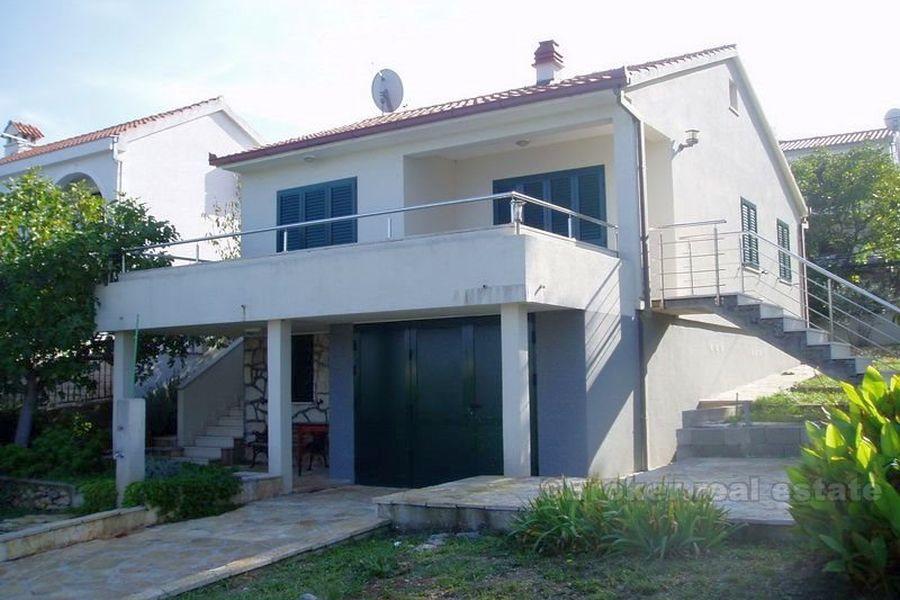 Schöne neu gebaute Villa in der 1. Reihe am Meer