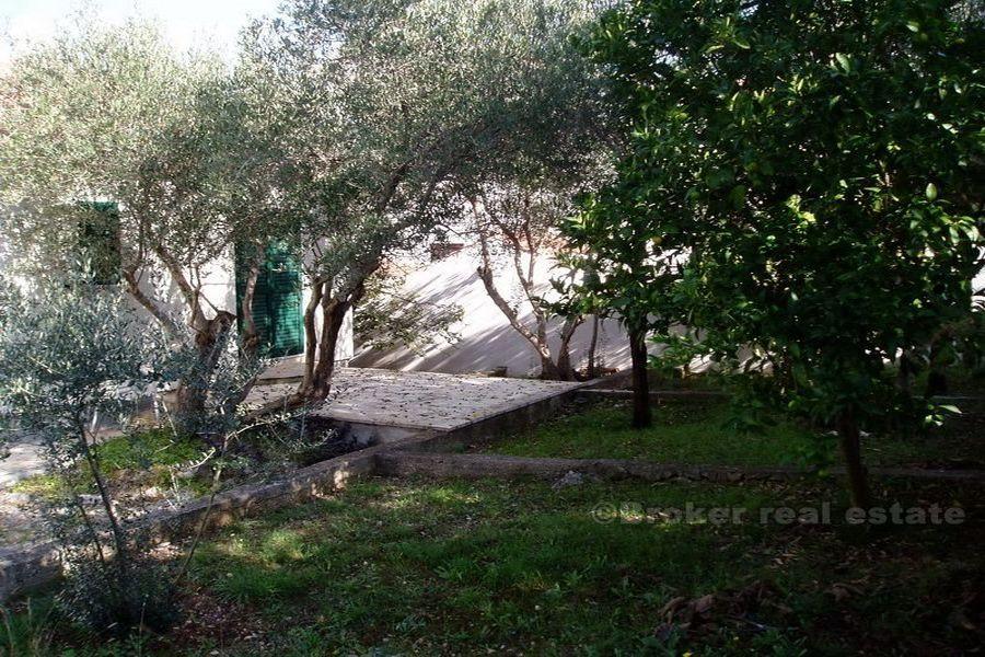 Nice newly built villa in 1st row by the sea