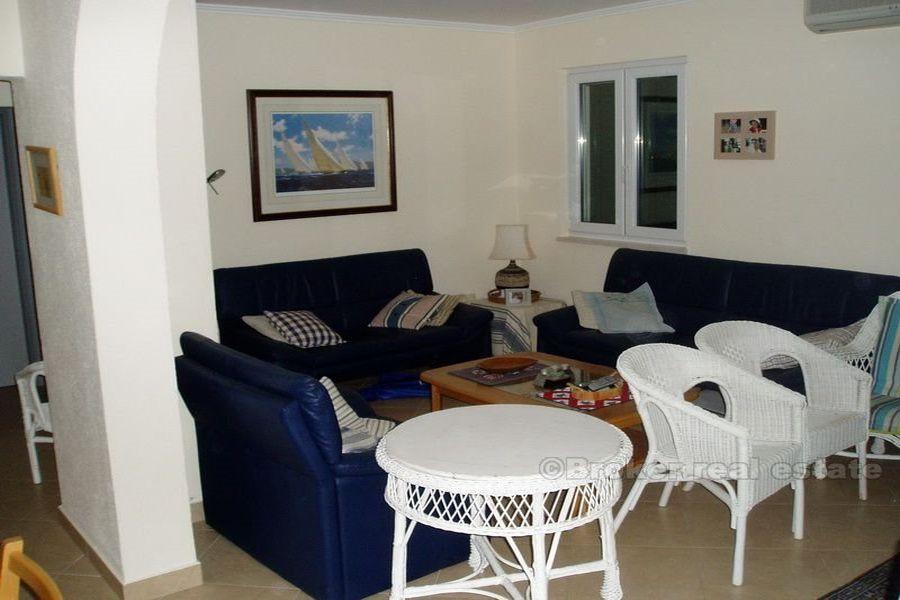 Schöne neu gebaute Villa in der 1. Reihe am Meer