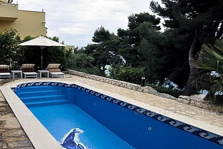 Fantastic villa by the sea, for sale