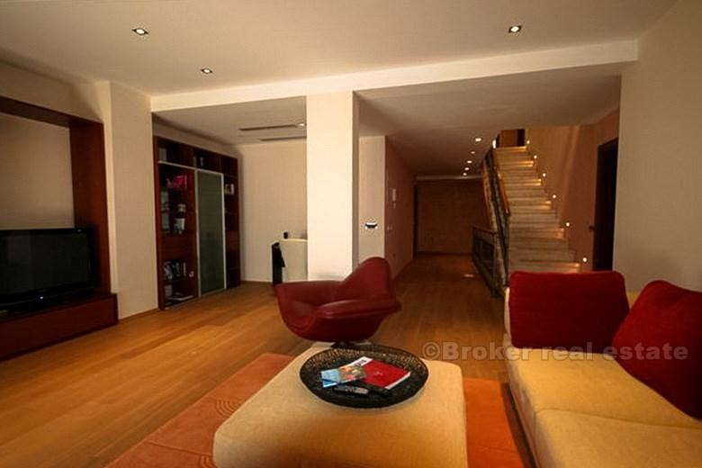 Фантастическая вилла у моря, продается