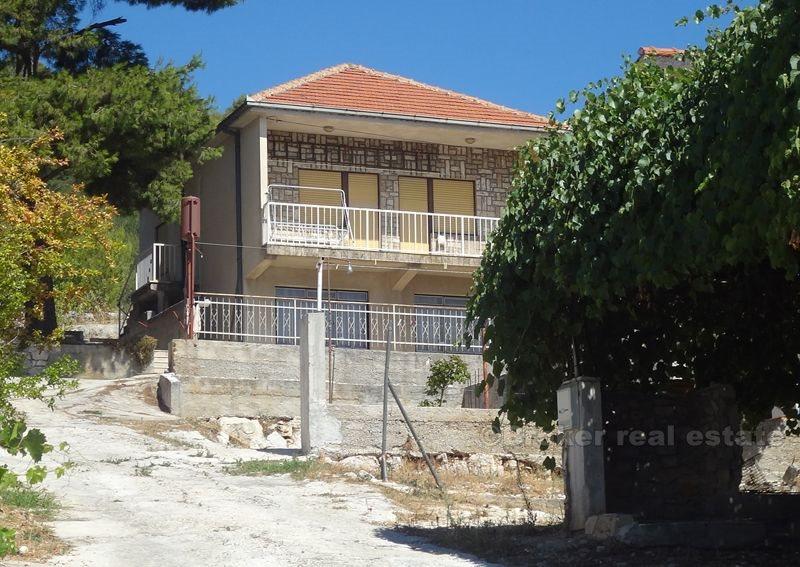 Maison sur 2 étages avec 106 m2 d'espace intérieur, à vendre