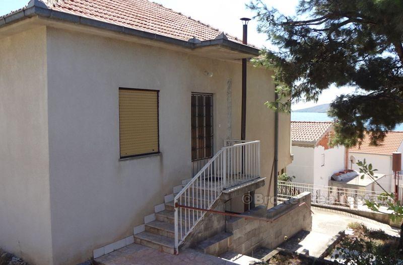Maison sur 2 étages avec 106 m2 d'espace intérieur, à vendre