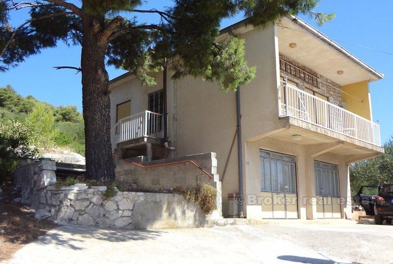 Haus auf 2 Etagen mit 106 m2 Innenraum, zum Verkauf