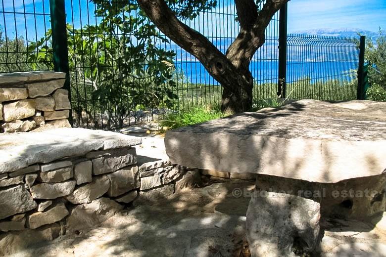 Hus med tomt, til salgs