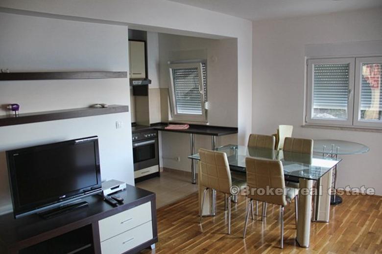 Dvosobni apartmani, uz more, na prodaju