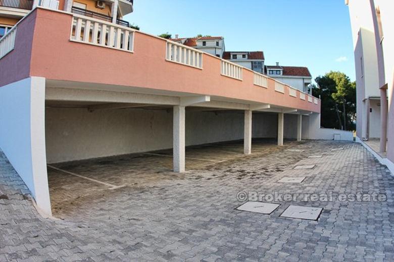 Dvosobni apartmani, uz more, na prodaju