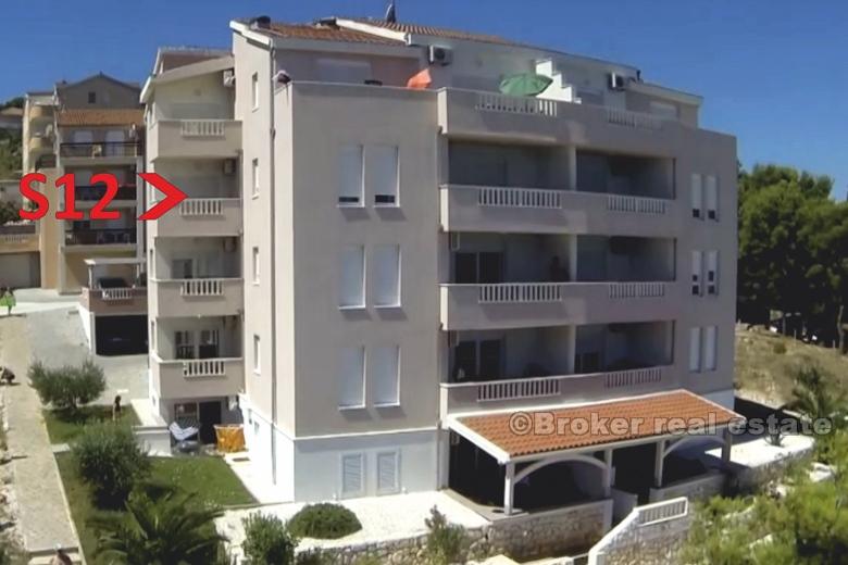 Dvosobni apartmani, uz more, na prodaju