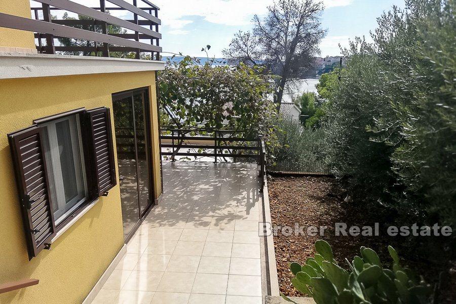 Casa indipendente, seconda fila al mare, in vendita