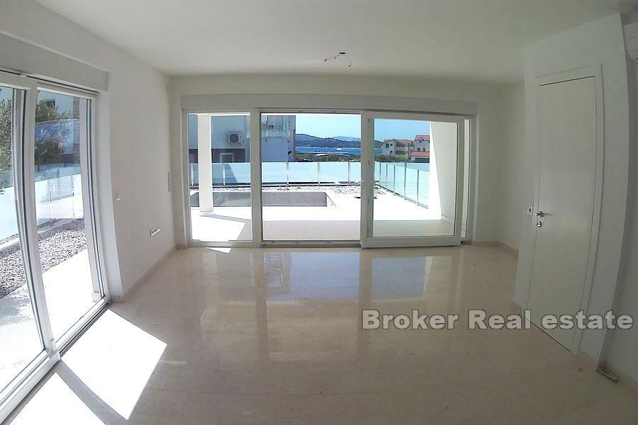 Duplex apartment with pool and sea view