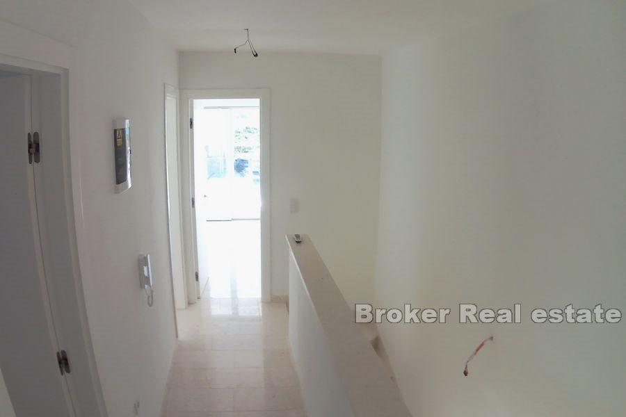 Duplex lägenhet med pool och havsutsikt