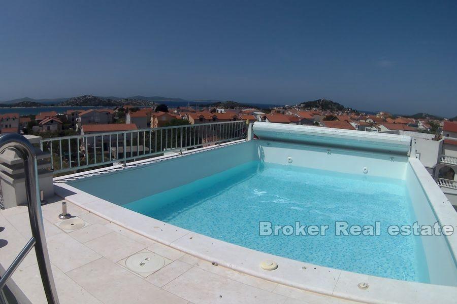Penthouse with pool and sea view