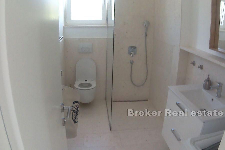 Penthouse with pool and sea view