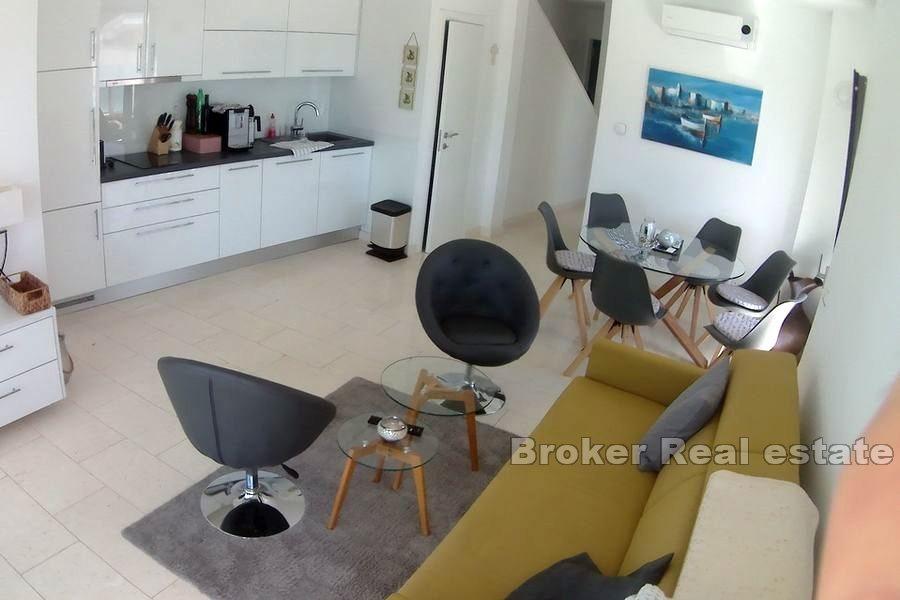 House with two apartments and a pool