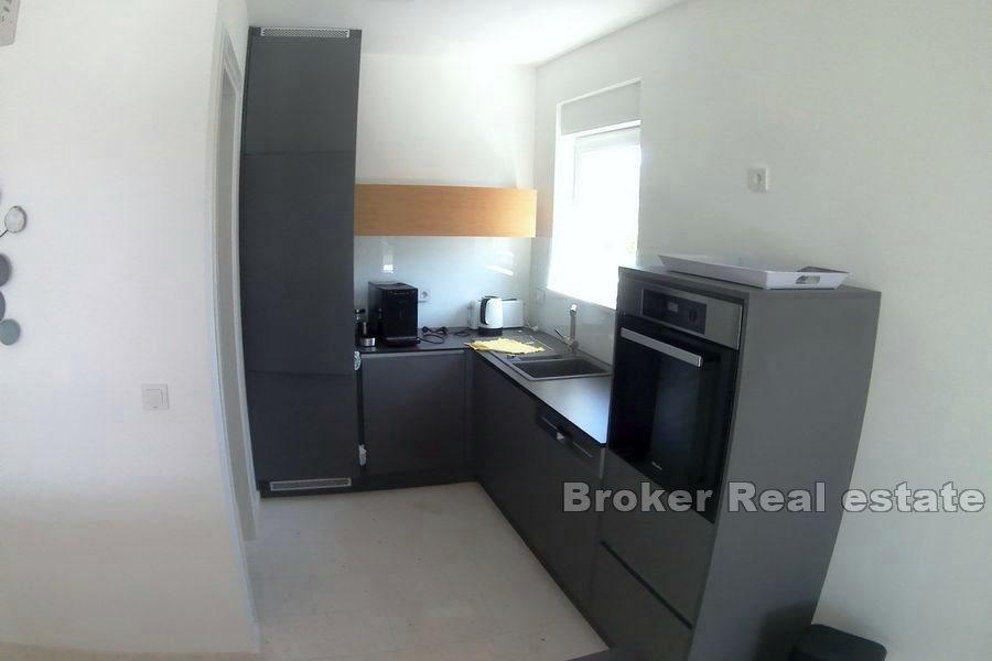 House with two apartments and a pool