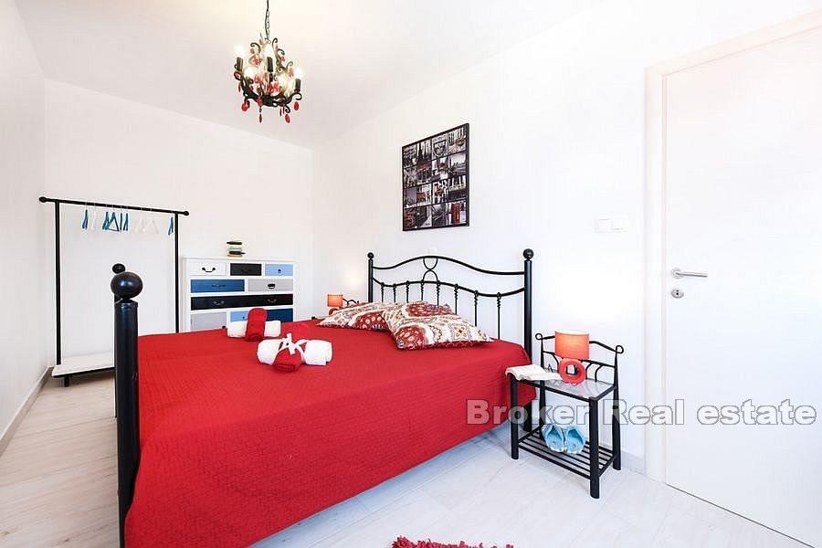 Villa con piscina e vista mare