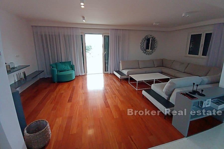 Villa in the first row to the sea