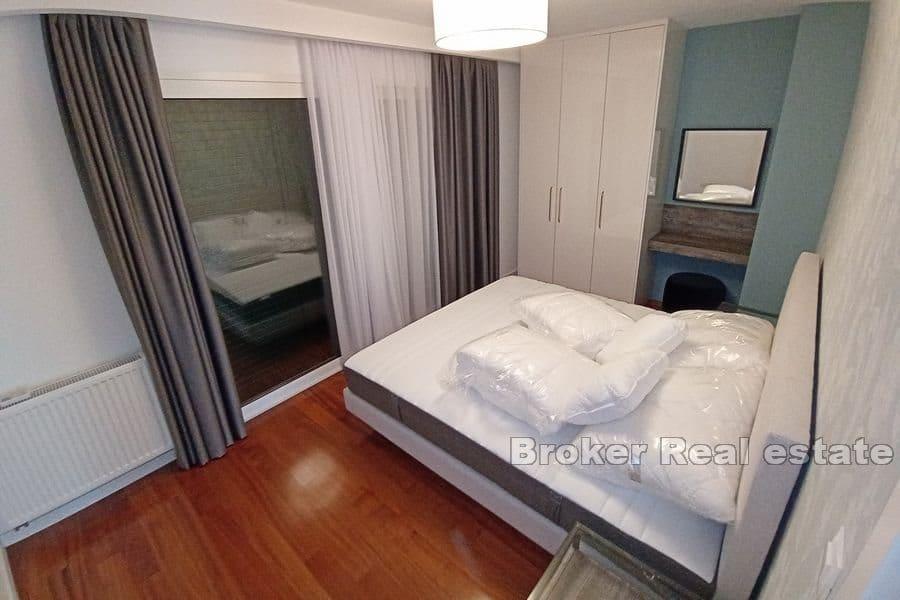 Villa in the first row to the sea