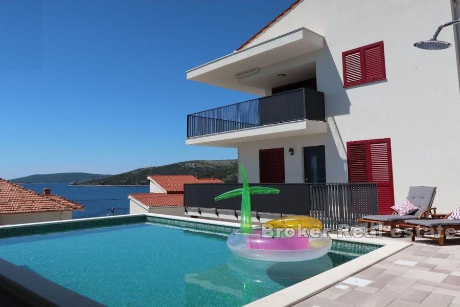 Apartmenthaus mit 2 Pools und Meerblick