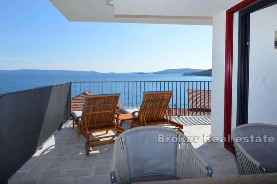 Apartmanska kuća sa 2 bazena i pogledom na more