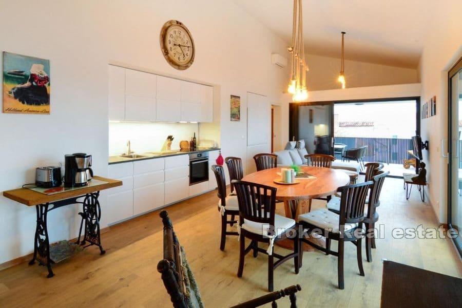 Apartmánový dům se 2 bazény a výhledem na moře