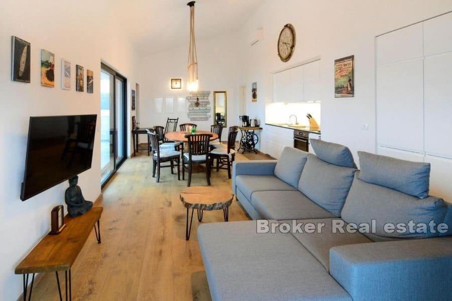 Apartmánový dům se 2 bazény a výhledem na moře