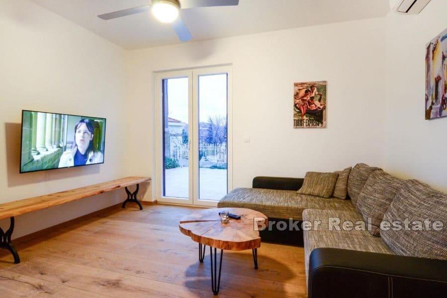 Apartmanska kuća sa 2 bazena i pogledom na more