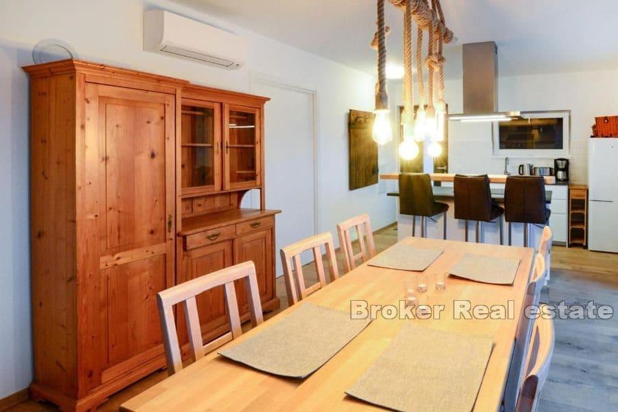 Apartmanska kuća sa 2 bazena i pogledom na more