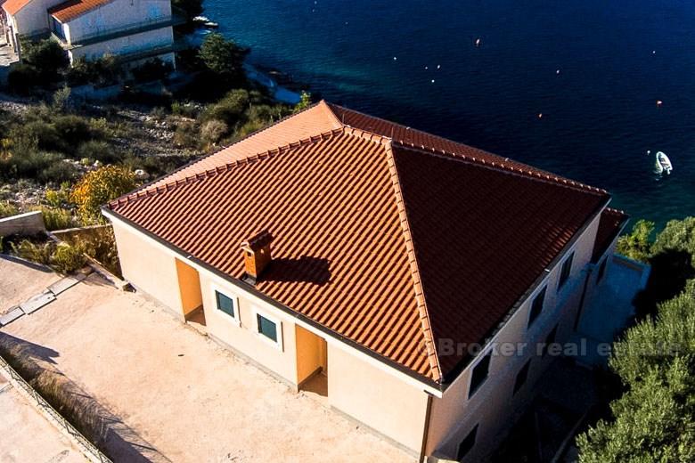 Maison nouvellement construite, à vendre
