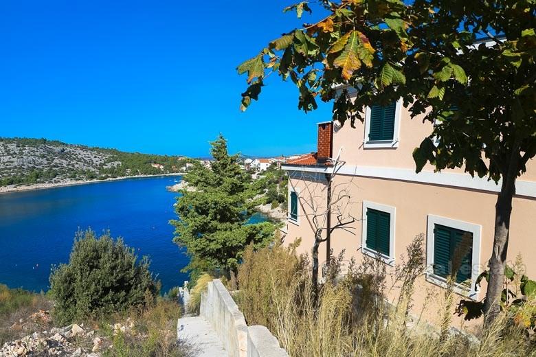 Maison nouvellement construite, à vendre