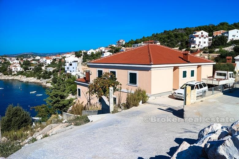 Maison nouvellement construite, à vendre