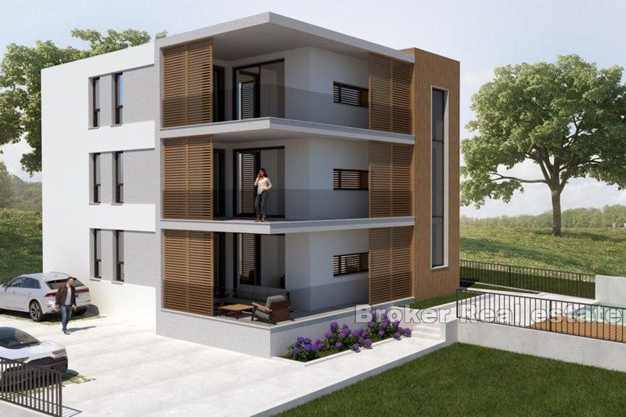 Apartment house with pool near the sea