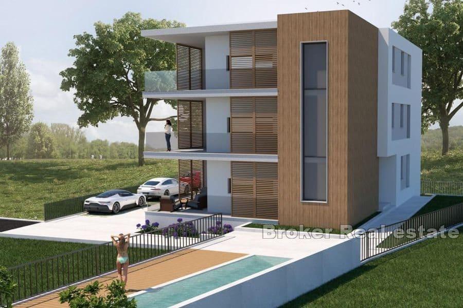 Apartment house with pool near the sea
