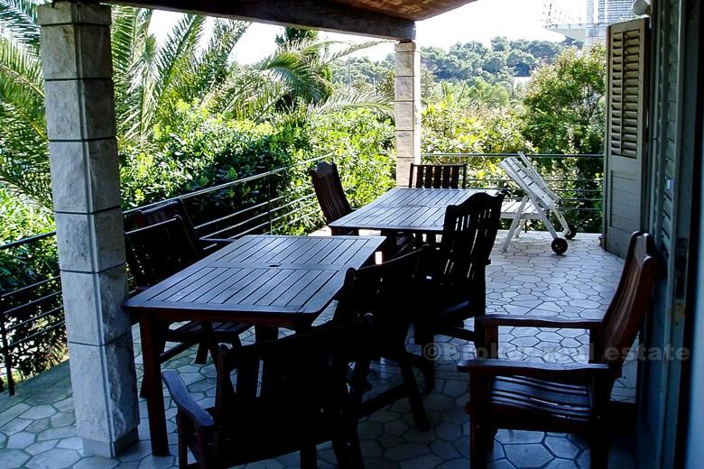 Двухэтажный дом, на продажу