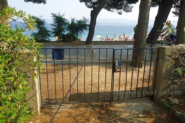 Kuća ispred mora, na prodaju