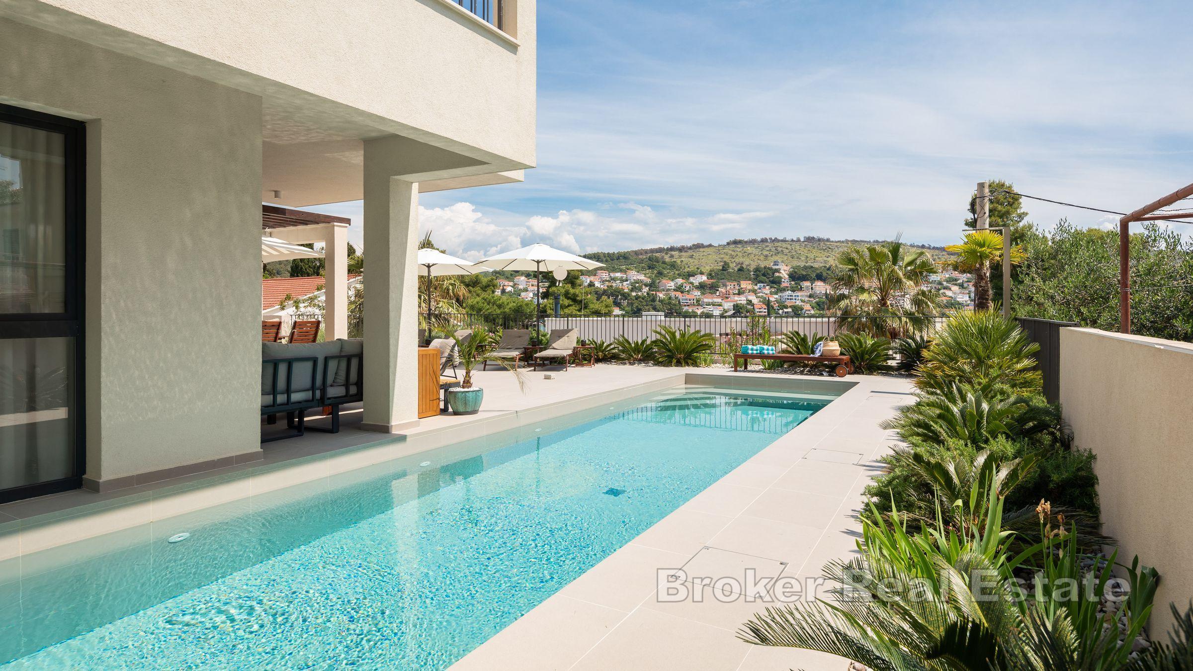 Villa mit Pool in Meeresnähe