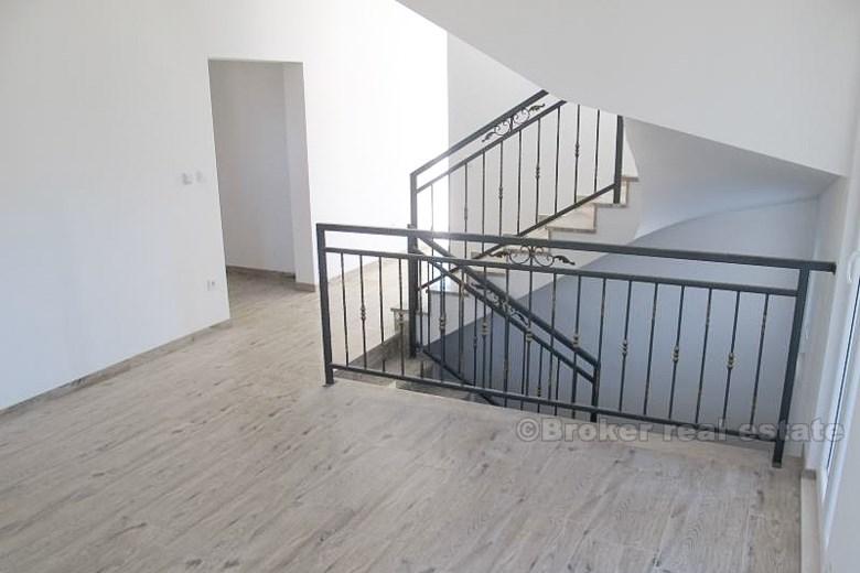 Vila s bazénem, 200m od moře