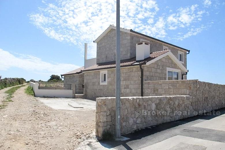 Vila s bazénem, 200m od moře
