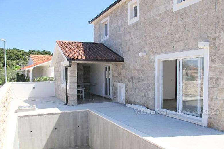 Vila s bazénem, 200m od moře