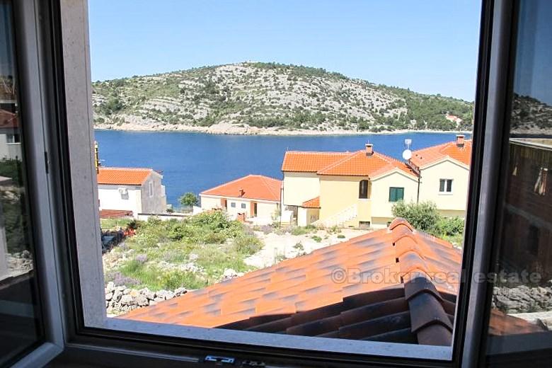 Villa mit Pool, 200m vom Meer entfernt