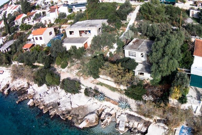 House in 1st row on the sea,