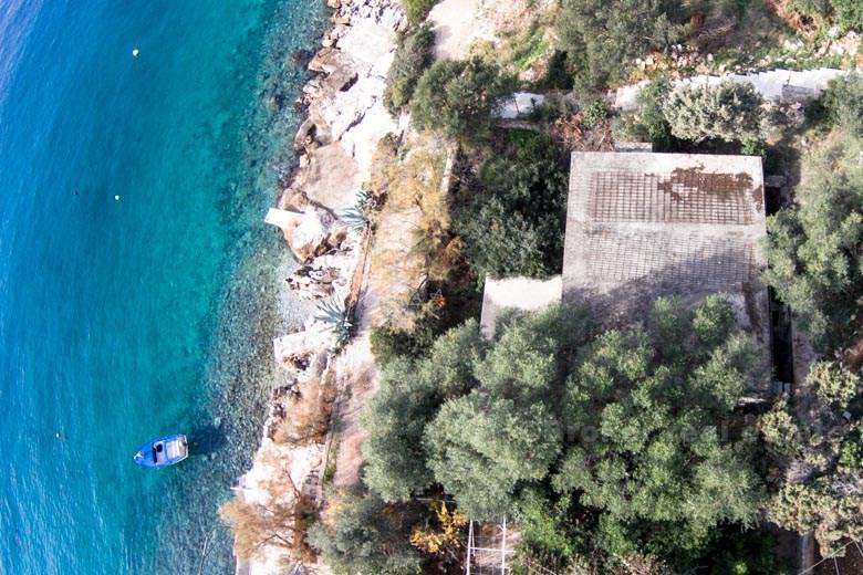 House in 1st row on the sea,